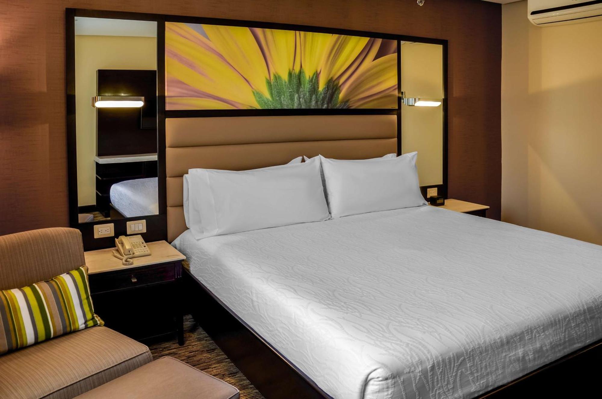 Hilton Garden Inn Guatemala City Exterior photo